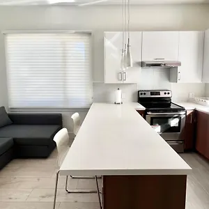 Brand New Modern Laneway House Holiday home